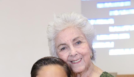  Ander Puente con su bisabuela Cecilia Mendizábal.