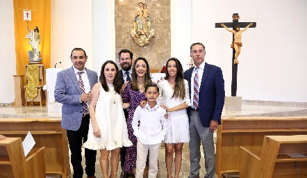  Ander con sus papás y padrinos.