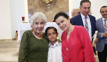  Ander con su bisabuela Cecilia Mendizábal y su abuela Cecilia Meade.