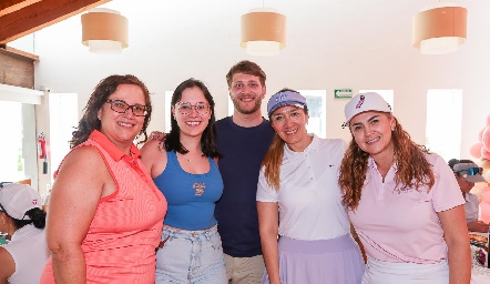  Yiyi Cantalapiedra, Natalie Cantalapiedra, Pablo Guzmán, Rocío Moctezuma y Laura Hallal.