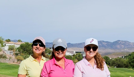  Silvia Garza, Paty Lara y Blanca González.