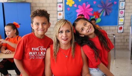  Carlos Andrés, Georgina González e Isabella Ruiz.