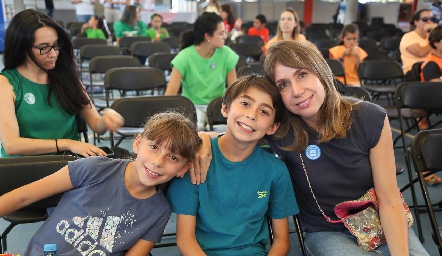  Layre Hurtado con Leyre y Marcos.
