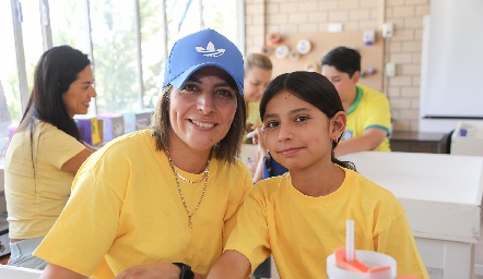  Paula y Denisse.