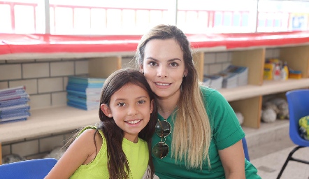  Luciana Aranda y Arlette Robles.