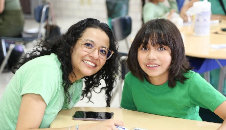  Paula Victoria y Mayra Navarro.