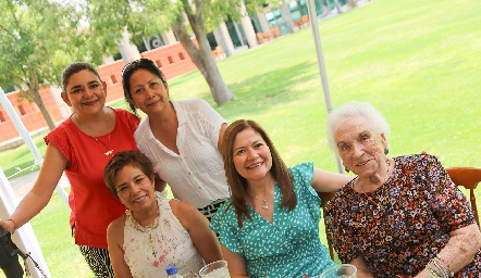  Elizabeth Duque, Lety Ruiz, Claudia Arriaga, Isela Rodríguez y Mercedes Mora.