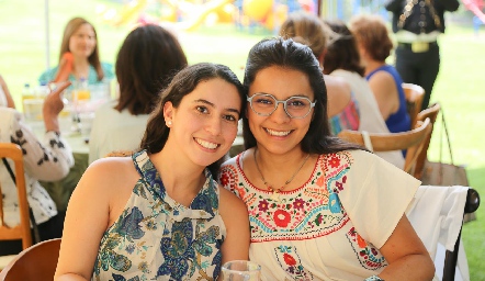  Paola Córdova y Rebeca Villalobos.