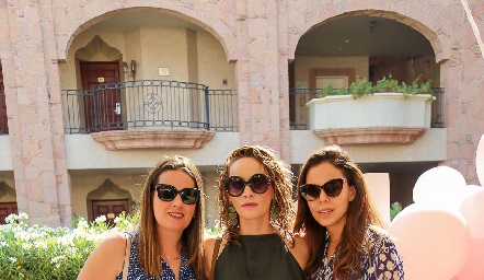  Isabel López, Karen Andrade y Sandra García.
