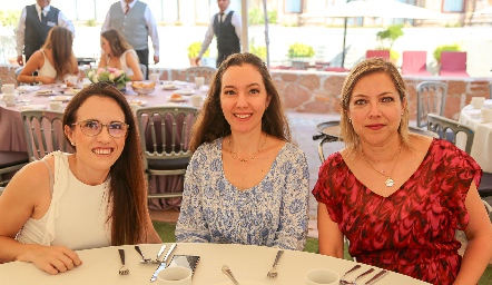  Claudia del Peral, Liz Valenzuela y Magda Ortega.