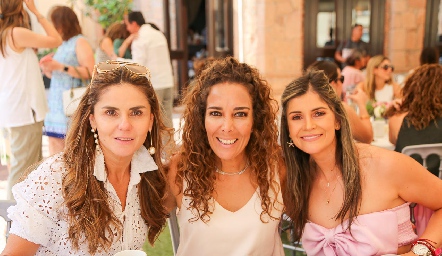  Claudia Pérez Amaral, Berenice Castillero y Montserrat García.