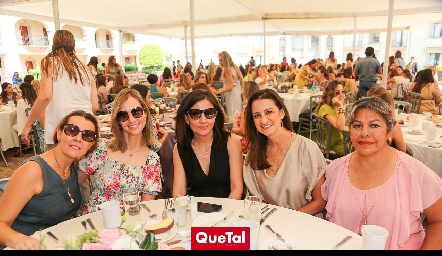  Verónica Subirana, Alejandra López, Emmi, Mónica Galarza y Rosa Elva.