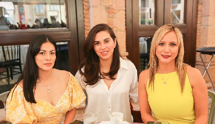  Sandi Aranda, Mildret Sánchez y Georgina González.