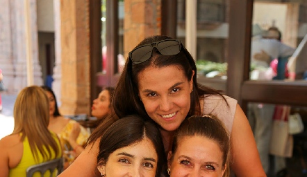  Laura Martínez, Anabel Leboreiro y Lili Abud.