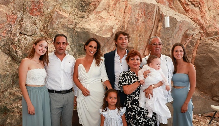  Regina Enríquez, Felipe Enríquez, Gloria Leal, Daniel Enríquez, Eugenia Díaz, Lorenzo Enríquez Leal, Roberta Enríquez Leal y María Enríquez.