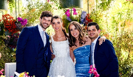  José Antonio Hernández e Isa Gaviño con Montse Anaya y Oscar Cabrera.