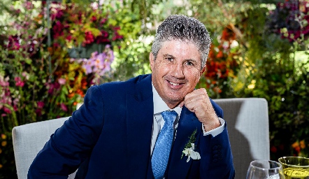  José Antonio Hernández, papá del novio.