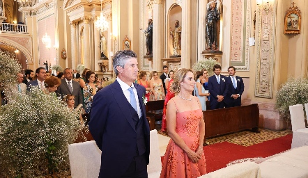  José Antonio Hernández y Claudia Díaz Infante, papás del novio.