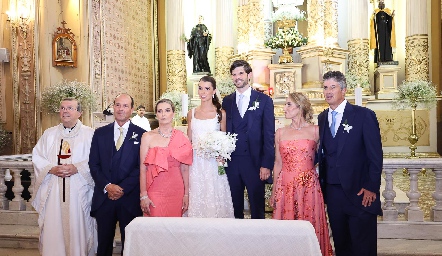 El sacerdote, Oscar Gaviño, Charo Valladares, Isa Gaviño, José Antonio Hernández, Claudia Díaz Infante y José Antonio Hernández.