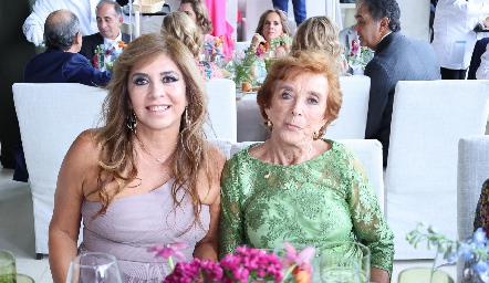  Florencia Díaz Infante y Rosa María Villarreal, abuela del novio.