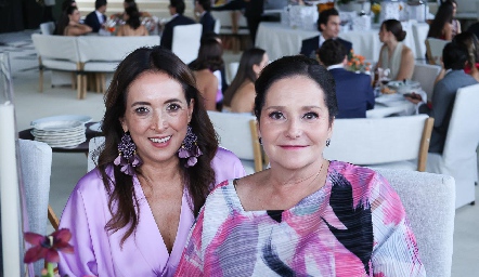  Odile Sánchez y Mary Meade.