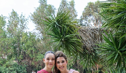  Sofía Buendía y Nuria Minondo.