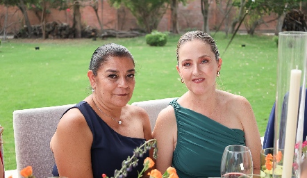  Claudia Silos y Lourdes Gutiérrez.