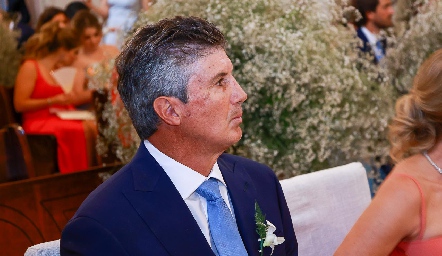  José Antonio Hernández, papá del novio.