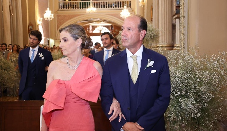  Charo Valladares y Oscar Gaviño, papás de la novia.