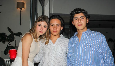  Laila Dávila, Gabriel Aguilar y César Espinoza.