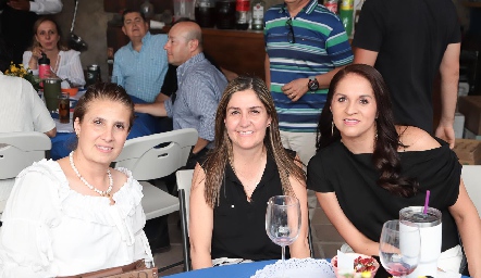  Claudia Casarín, Liliana Mendoza y Lucy Díaz.