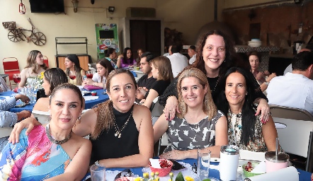  Lilia Acuña, Elizabeth López, Cristi Rocha, Ale de la Maza y María José Pérez.