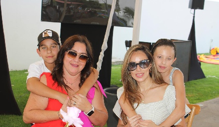  Alejandra Ortega, María Ale, Deyanira Cásarez y Alonso García.
