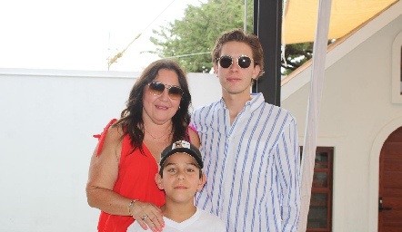  Deyanira Cásares, Agustín y Alonso García.