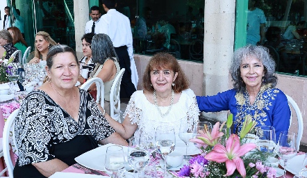  María Elena Becerra, Sara Martínez y Miriam Ortiz.