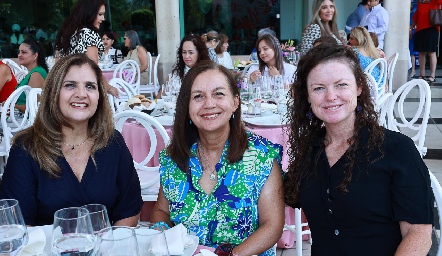  Sabrina Gaviño, Piña Sánchez y Virginia.