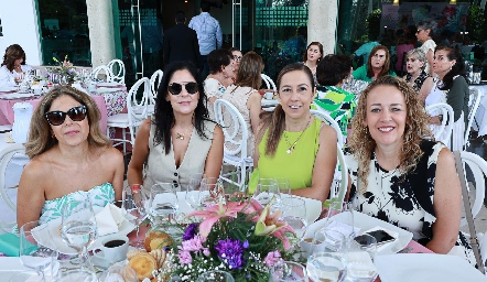  Milisa Crespo, Elisabetta Morales, Elizabeth López y Bárbara Benavente.
