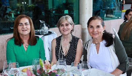  Azu, Lupita y Martha.