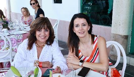  Marta García y Lupita Padilla.