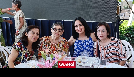  Martha, Soco, Alma Rosa y Judith Méndez.
