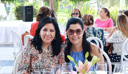  Laura Gama y Caro Mendoza.