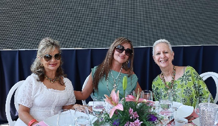  Paula Rodríguez, Lucy Villafuerte y Carmen Marcos.