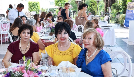  Gela de la Rosa, Lucy Sthal y Carmela Alonso de Pérez.
