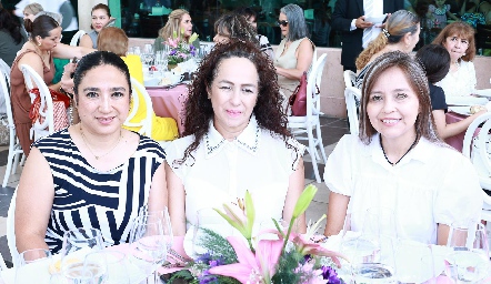 Lupita Ávalos, Tere Jover y Claudia Chávez.