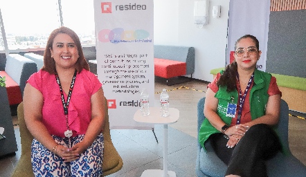  Gabriela Rodríguez y Alma Méndez.