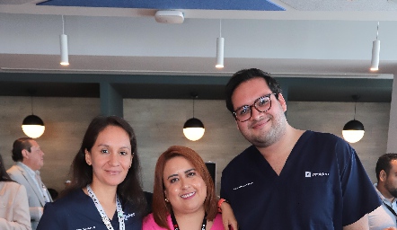  Desiré Estrada, Gabriela Rodríguez y Gerardo Sánchez.