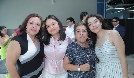  Mayra Rodríguez, Denisse Wong, Vicky Reina y Desiré Wong.