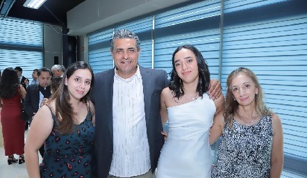  Carla Mariel, Ariel Castellano, Ingrid Castellanos y Lucy Hernández.