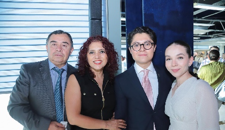  Raúl Yacuatú, Mireya Arellano, Cristian Yacuatú y Jimena Gómez.
