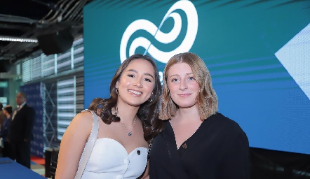  Paola Silva y Alexa Zúñiga.
